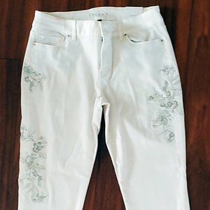 White House Black Market skinny white crop jeans, New With Tag